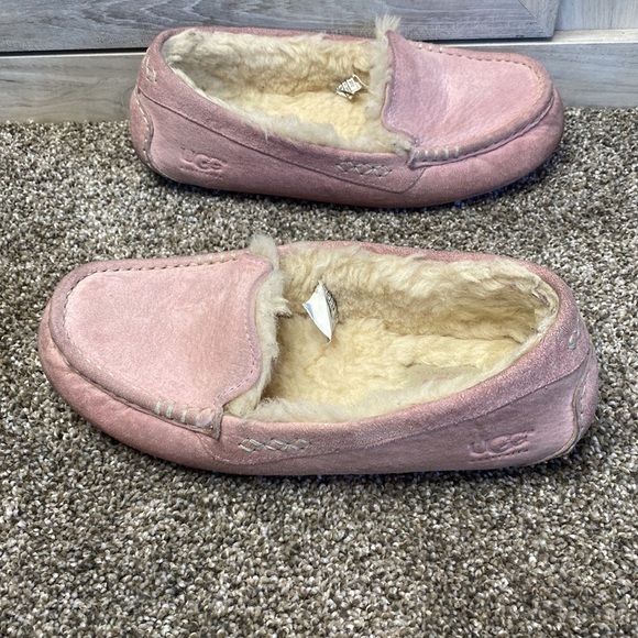 UGG® | Pink Crystal Ansley Moccasin Slipper - Women
UGG 7 - Picture 9 of 11